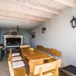5 Bedroom Amazing In Casa de Férias Debeljak