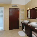 5 Bedroom Amazing In *