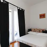 5 Bedroom Amazing In Casa de Férias