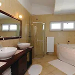 Casa de Férias 5 Bedroom Amazing In Debeljak