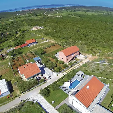 5 Bedroom Amazing In Dom wakacyjny