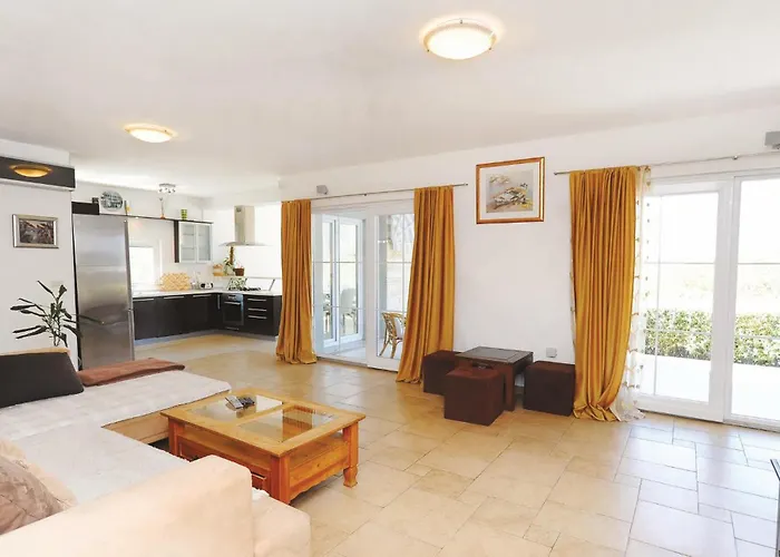 5 Bedroom Amazing In *