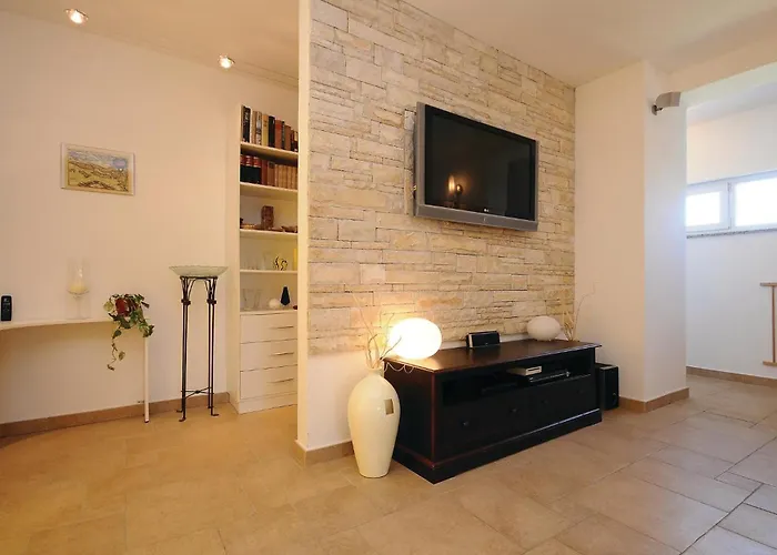 5 Bedroom Amazing In Debeljak