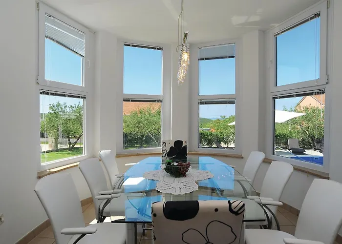 5 Bedroom Amazing In *