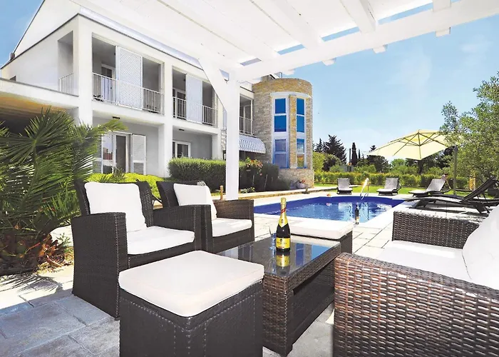 Σπίτι διακοπών 5 Bedroom Amazing In Debeljak