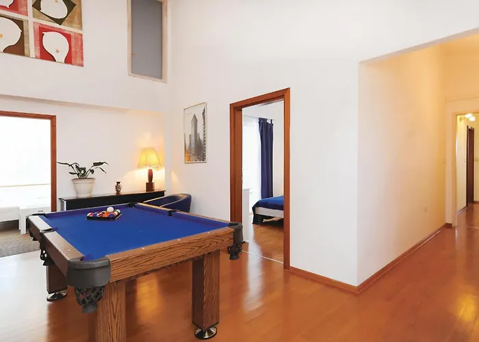 Σπίτι διακοπών 5 Bedroom Amazing In *