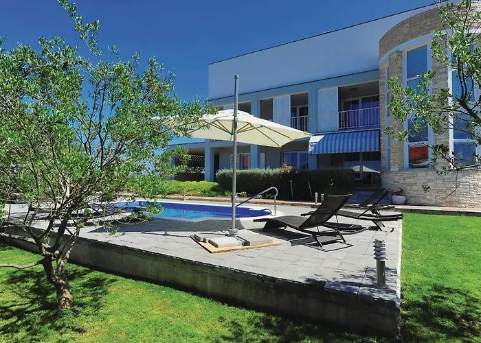5 Bedroom Amazing In Σπίτι διακοπών Debeljak