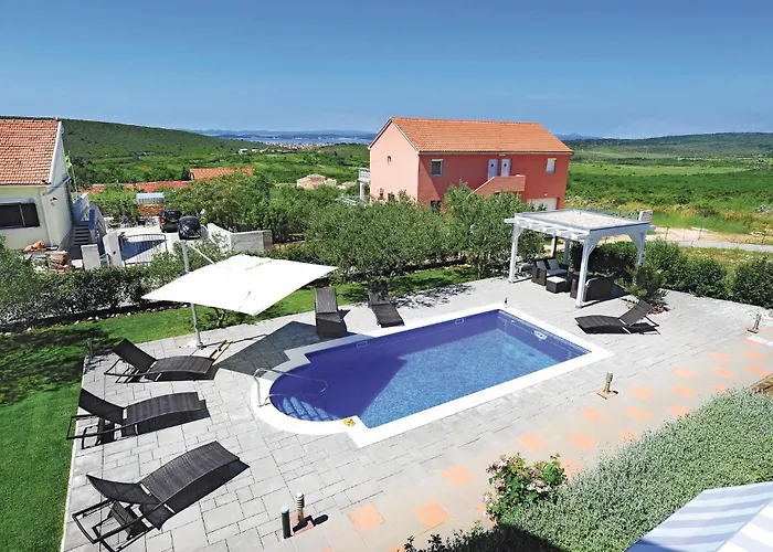 5 Bedroom Amazing In Debeljak