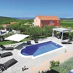 5 Bedroom Amazing In Debeljak