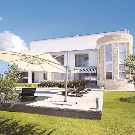 5 Bedroom Amazing Home In Debeljak