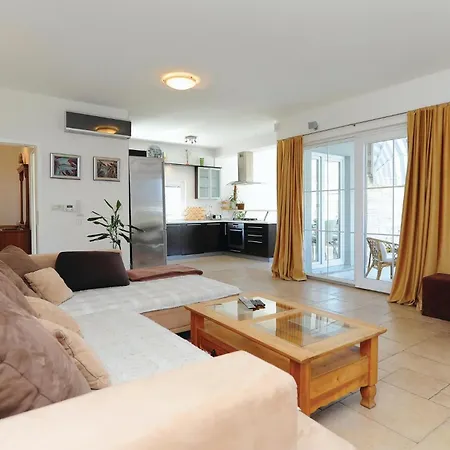 5 Bedroom Amazing Home In Debeljak Holiday home