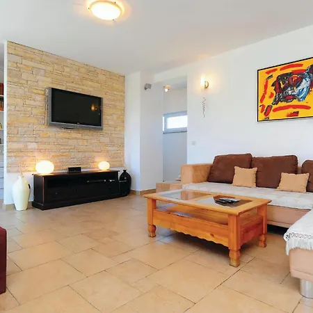 5 Bedroom Amazing Home In Debeljak Debeljak
