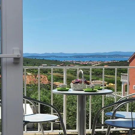 Holiday home 5 Bedroom Amazing Home In Debeljak