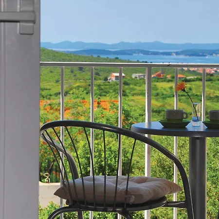 5 Bedroom Amazing Home In Debeljak Holiday home *