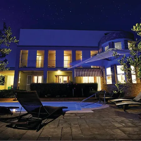 5 Bedroom Amazing Home In Debeljak Holiday home