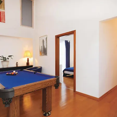 Holiday home 5 Bedroom Amazing Home In Debeljak *