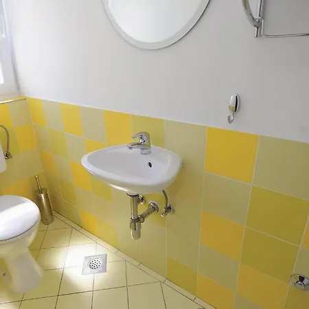 5 Bedroom Amazing Home In Debeljak Debeljak