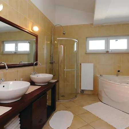 Holiday home 5 Bedroom Amazing Home In Debeljak Debeljak