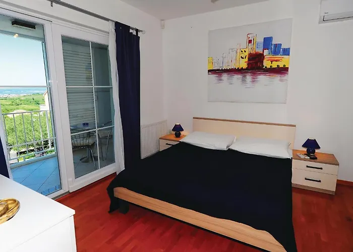 5 Bedroom Amazing Home In Debeljak