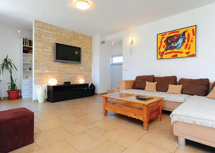 5 Bedroom Amazing In Debeljak