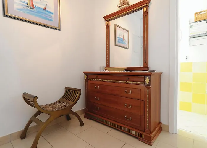 Дом отдыха 5 Bedroom Amazing Home In Debeljak *