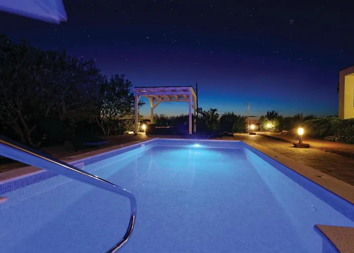 Дом отдыха 5 Bedroom Amazing Home In Debeljak Debeljak