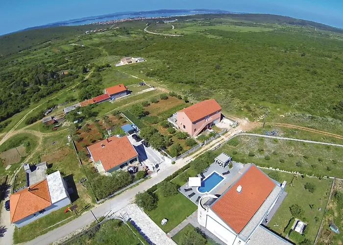 5 Bedroom Amazing Home In Debeljak Дом отдыха