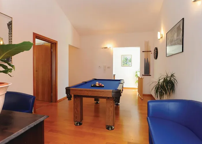 5 Bedroom Amazing Home In Debeljak Debeljak