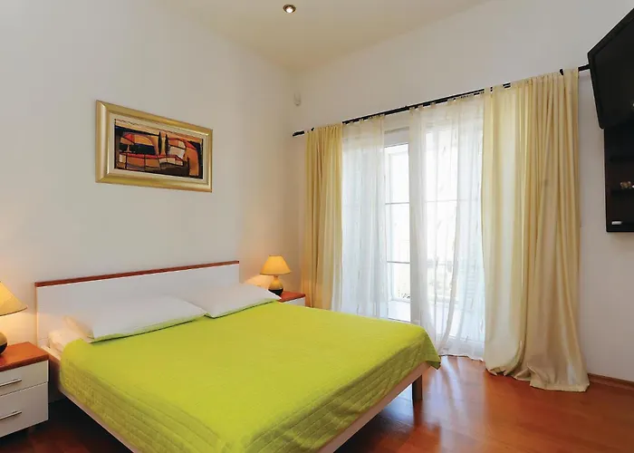 5 Bedroom Amazing Home In Debeljak